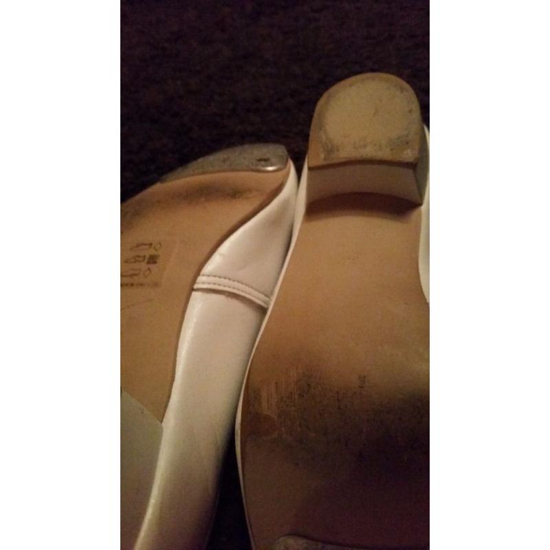 Kids size 3 tap shoes