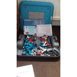 Bundle of construction models include Meccano, Konstructor, Builderific and Magnext