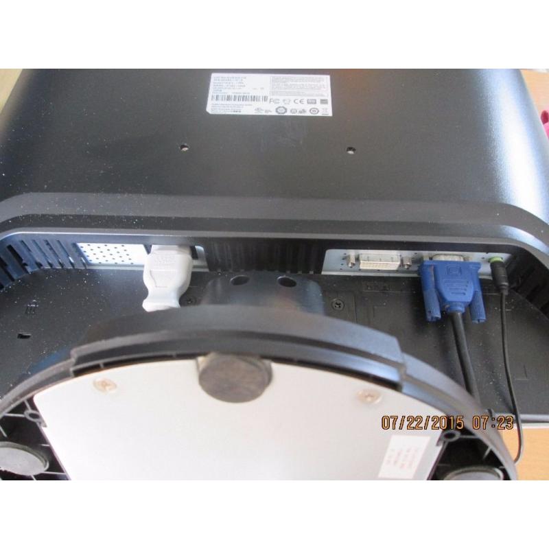 Fujitsu Siemens SCALEOVIEW L19-8 L9ZA 19" LCD monitor with Speakers.