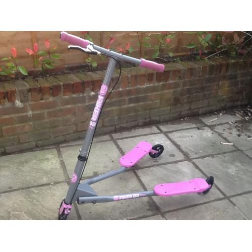 Girls Pink Y Fliker B3 Base Scooter Exc Condition