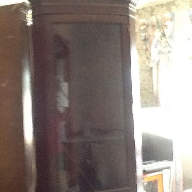 Display corner cabinets