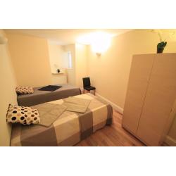Nice twin room in Archway, 5 minutes walk from tube station 3 bedroom flat (76A1)