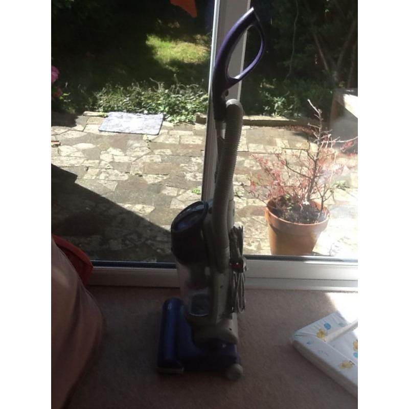Genie upright vacuum cleaner