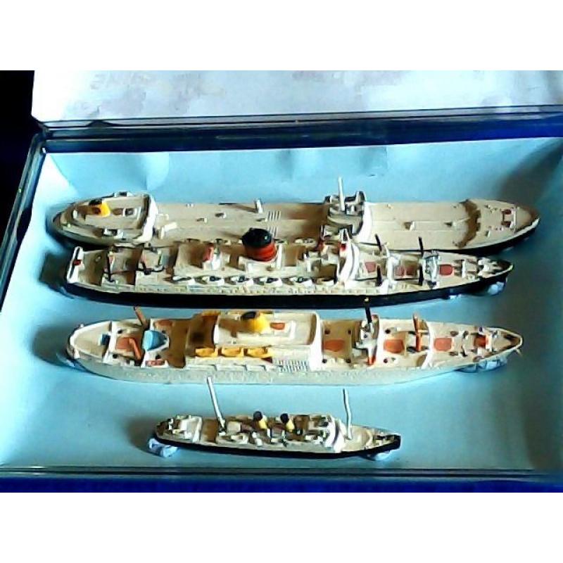 2 x Vintage Sets Triang Minic Ships