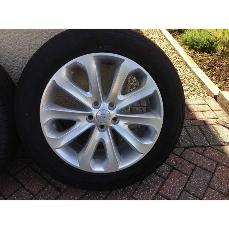 Range Rover Vogue 2016 brand new set of Alloys and tyres