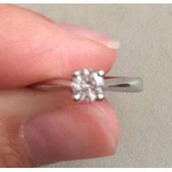 18 ct white gold diamond engagement ring