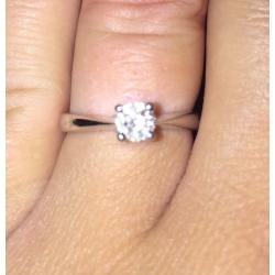 18 ct white gold diamond engagement ring
