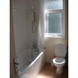 Room to Rent in 4 bed house: Cedar Grove