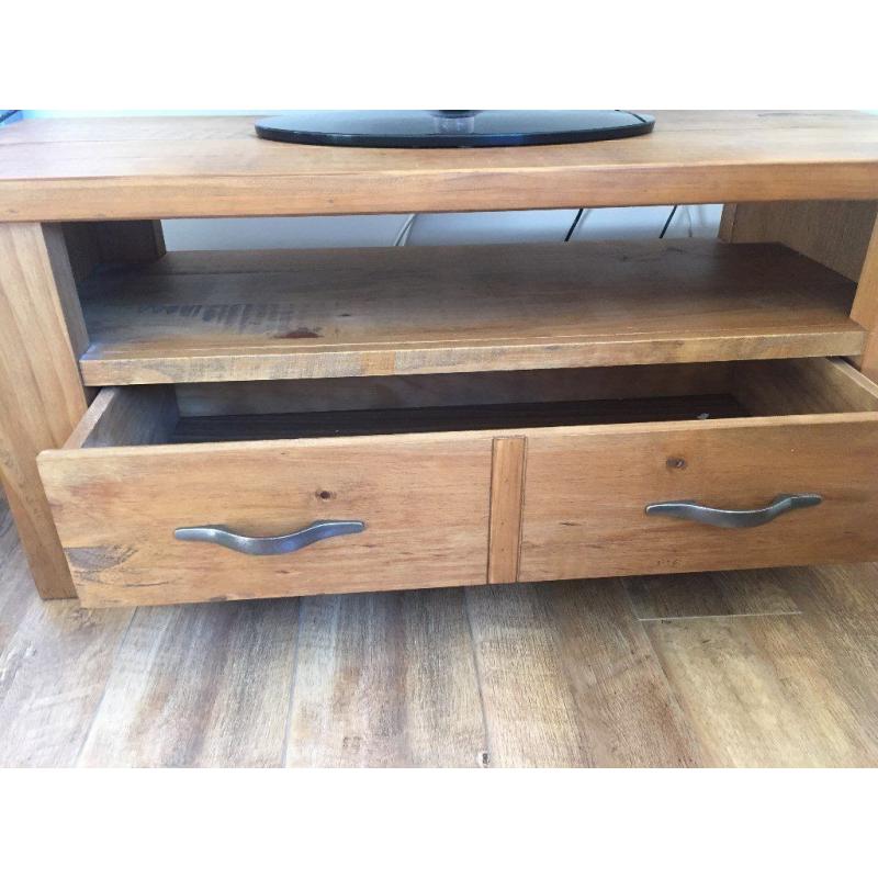 Hartford NEXT TV table