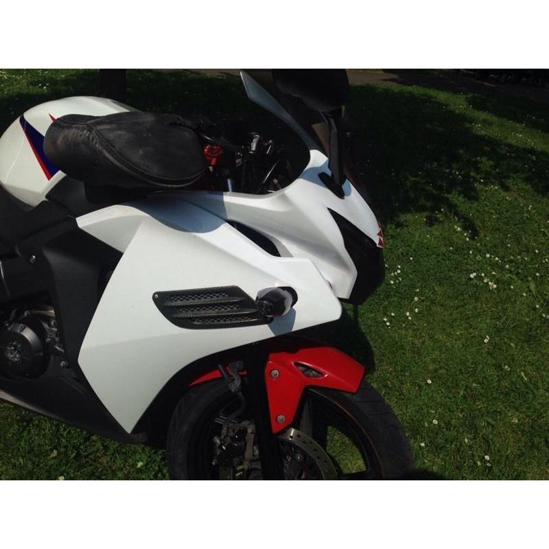 Honda cbr. 125. Not Yamaha r125