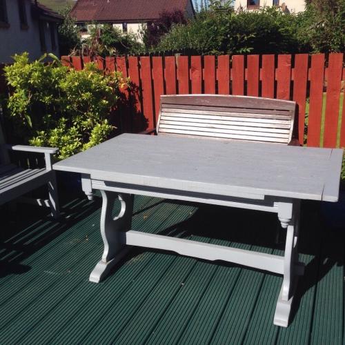 Kitchen table suitable for indoors and outdoors