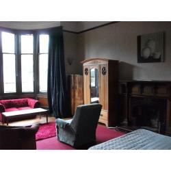 COMFORTABLE WEST END ROOM