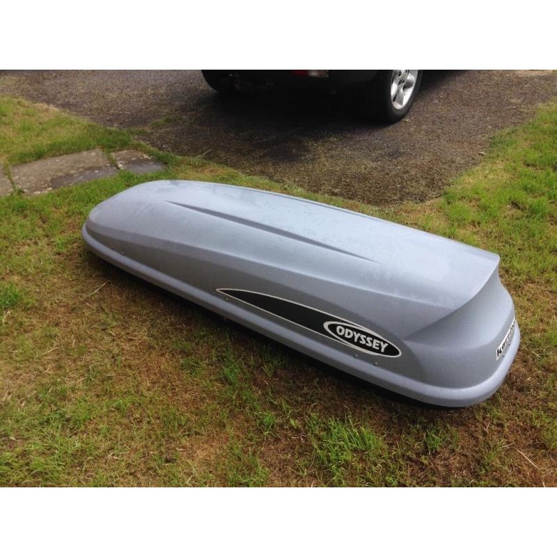 Odyssey Karrite Roof Box and adjustable locking roof bars
