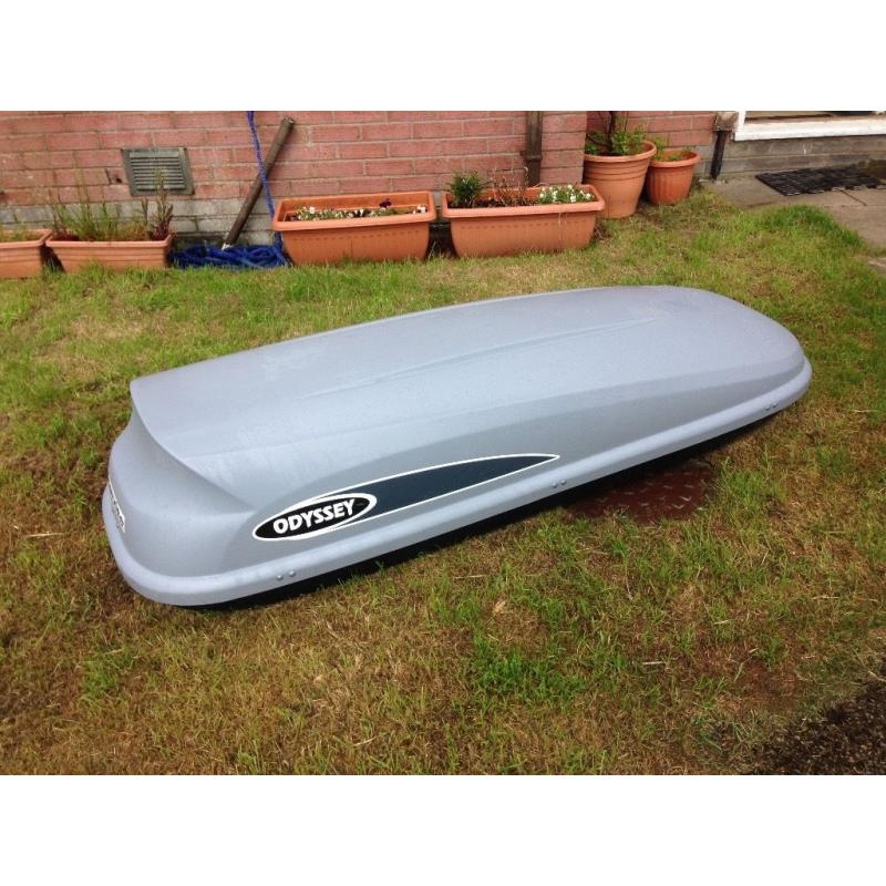 Odyssey Karrite Roof Box and adjustable locking roof bars