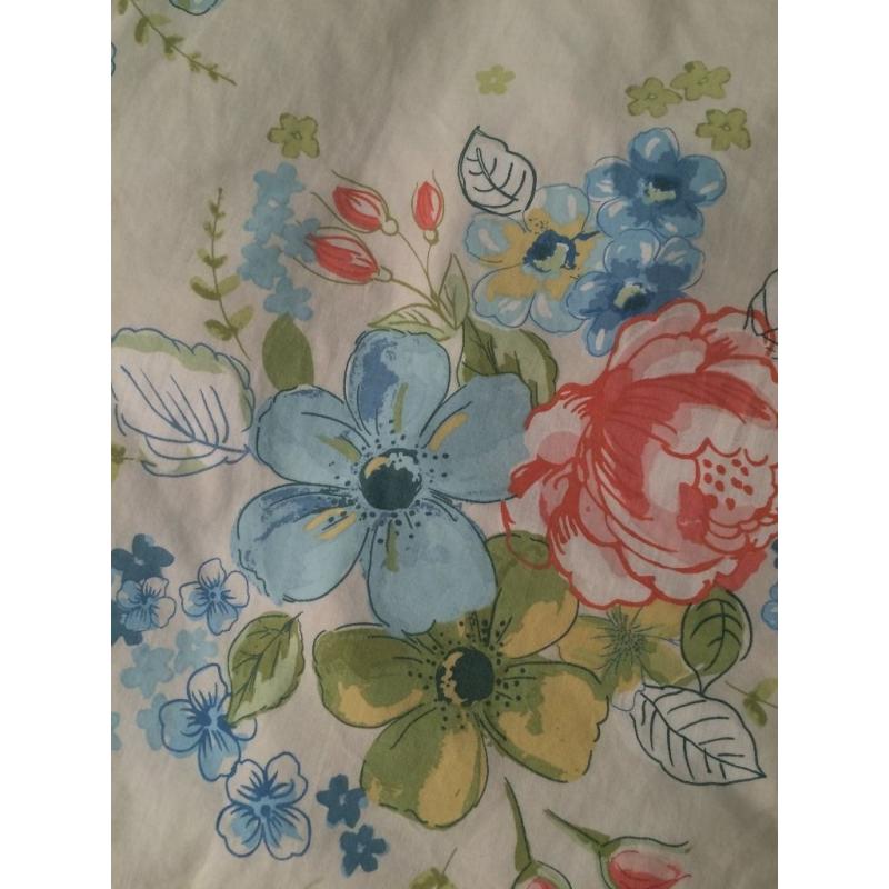 Matching set - Double width long curtains, 2 single duvet sets, 4 pillow cases and a 13.5 tog duvet