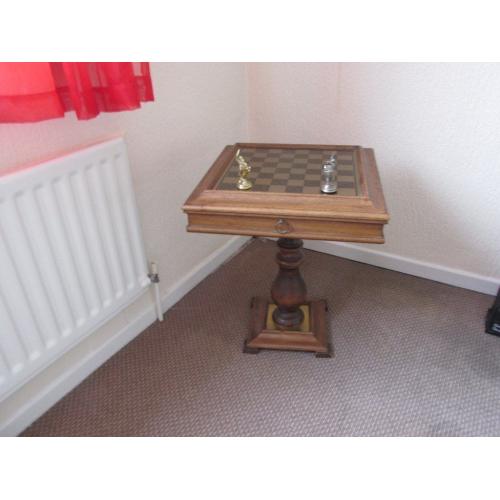 CHESS TABLE + CHESS SET