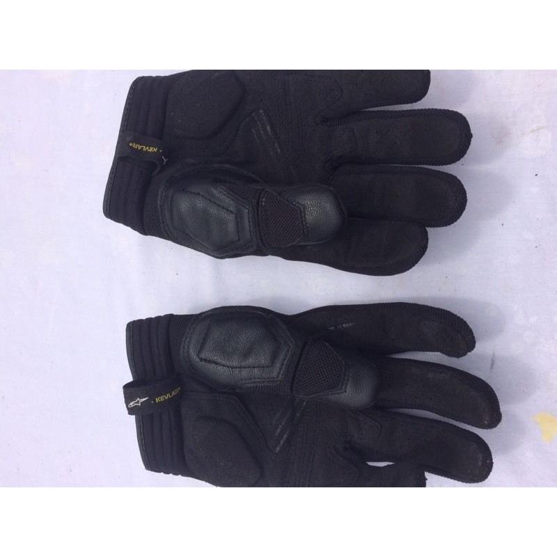 Motorcycle gloves