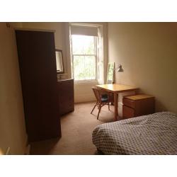 Double room in a friendly flatshare (Festival)