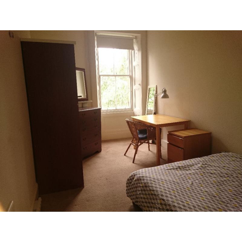 Double room in a friendly flatshare (Festival)