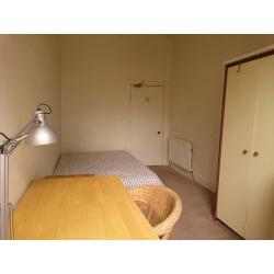 Double room in a friendly flatshare (Festival)