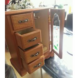 Wooden jewellerybox wardrobe