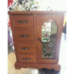 Wooden jewellerybox wardrobe
