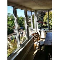 GREAT DOUBLE ROOM TO RENT IN SPACIOUS TOP FLOOR FLAT (BILLS INC)
