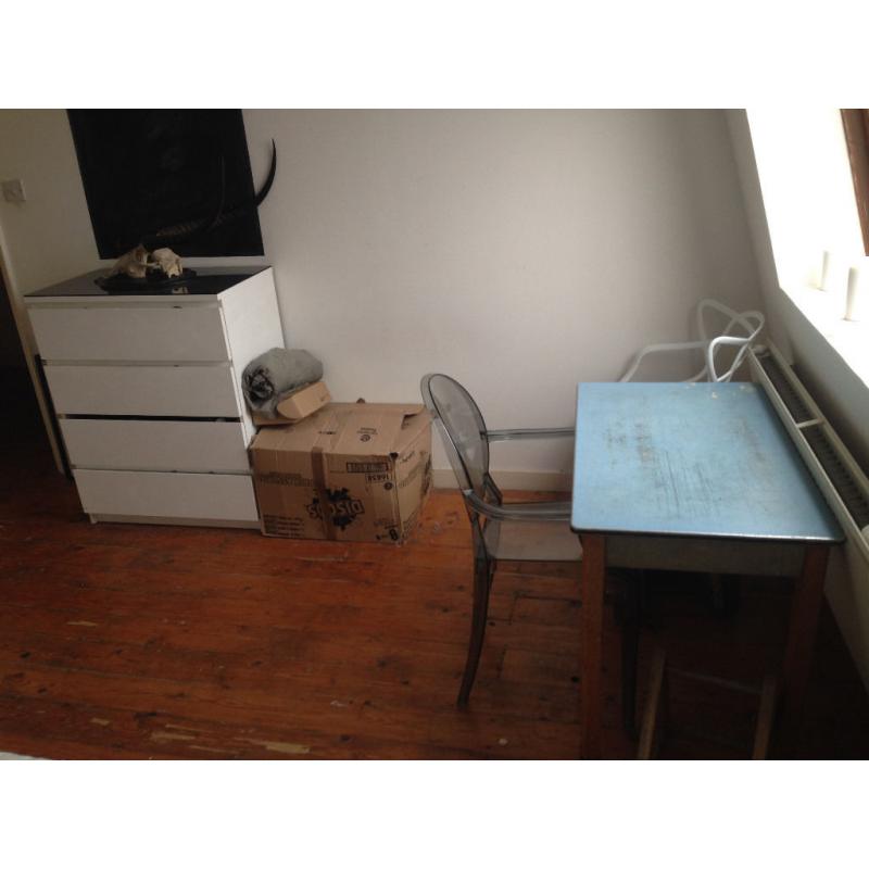 Bright double in loft warehouse - 2 min walk from Stoke Newington station