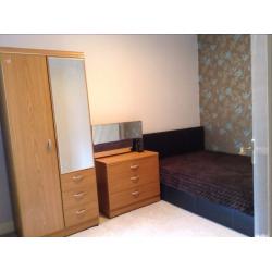 DOUBLE ROOM TO LET AT ENFIELD INCLUDING UTILITIES