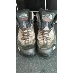 North face mens boots size 8
