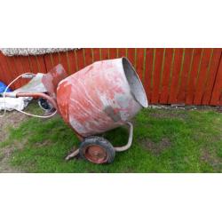 Concrete mixer in good condition
