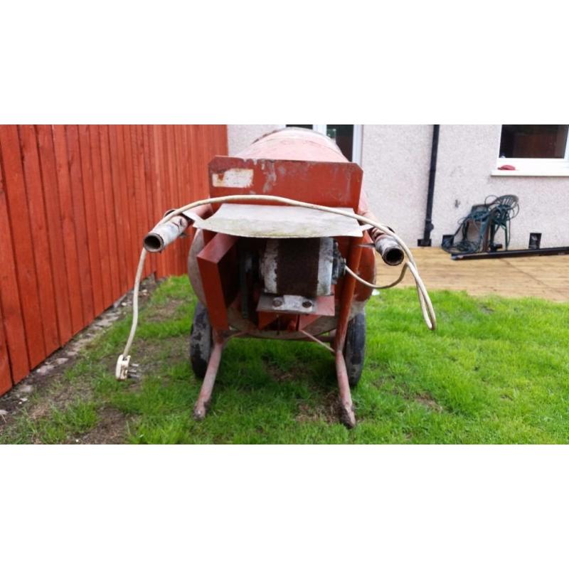 Concrete mixer in good condition