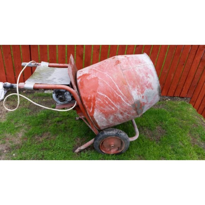 Concrete mixer in good condition