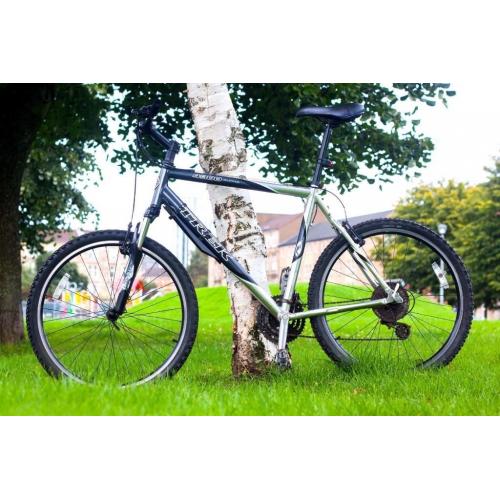 Trek 4300 Bike, 24 gears, large frame, Comes with lights & mudguard, city centre.