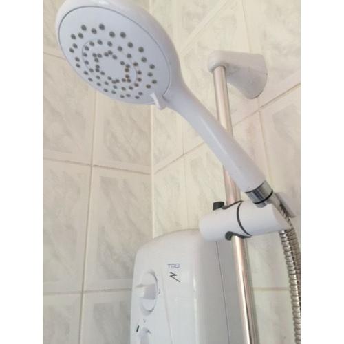 Electric Triton T80Z shower, 9.5 Kw, 6 months old