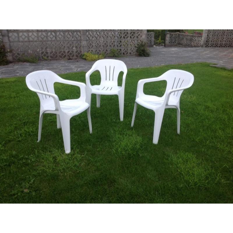 7 White Garden Chairs