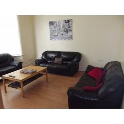2 x On suit rooms in a 7 bed house foe next Acadmic year in Longford Place, All Bills Included