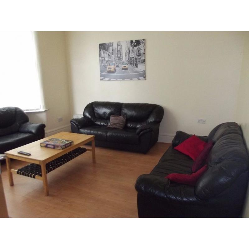 2 x On suit rooms in a 7 bed house foe next Acadmic year in Longford Place, All Bills Included