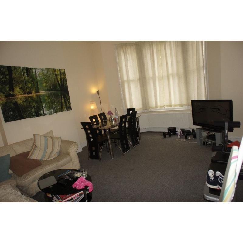 ZZZZZZZZ DOUBLE ROOM IN SHEPHERDS BUSH, ZONE 2 ZZZZZZZZZZ