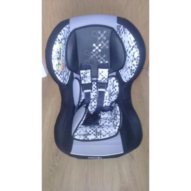 Universal baby car seat from birth to 18Kg