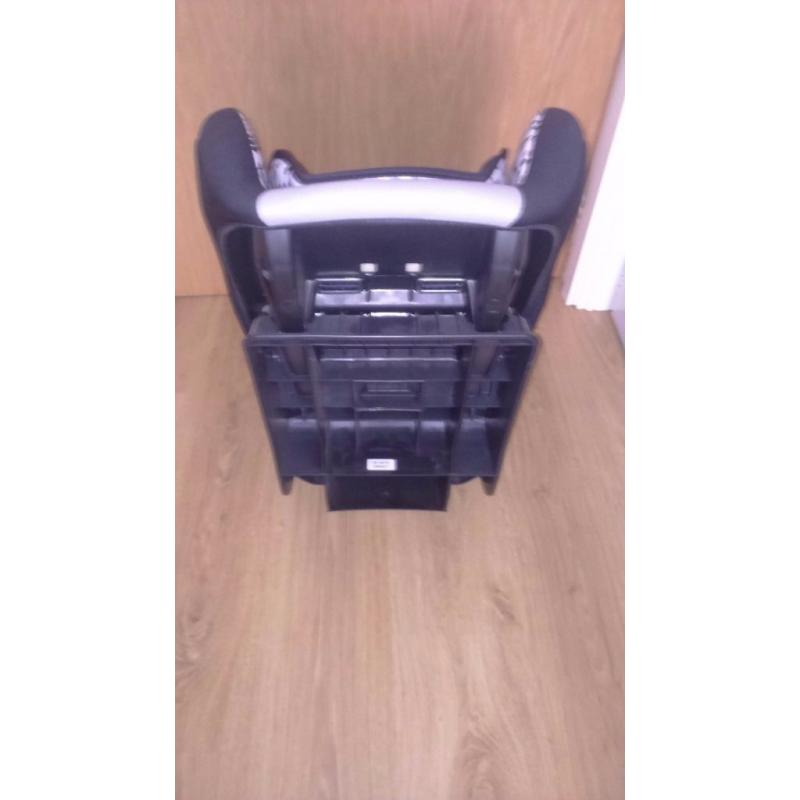 Universal baby car seat from birth to 18Kg