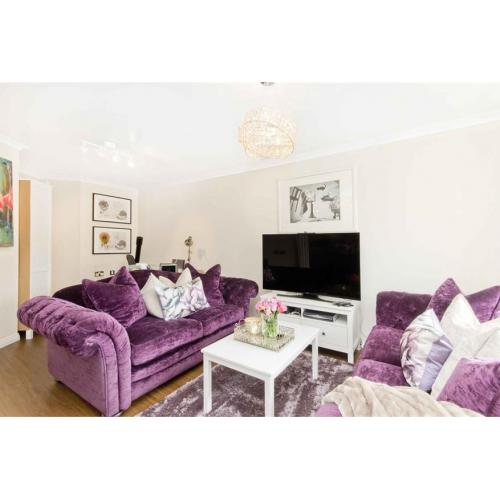 2X Excellant Condition Sofas (Need Gone ASAP)