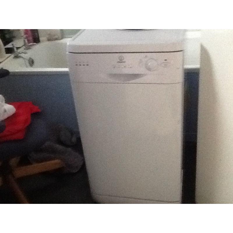 Indesit. Slimline dishwasher