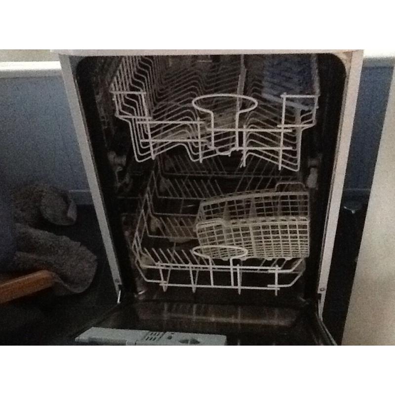 Indesit. Slimline dishwasher