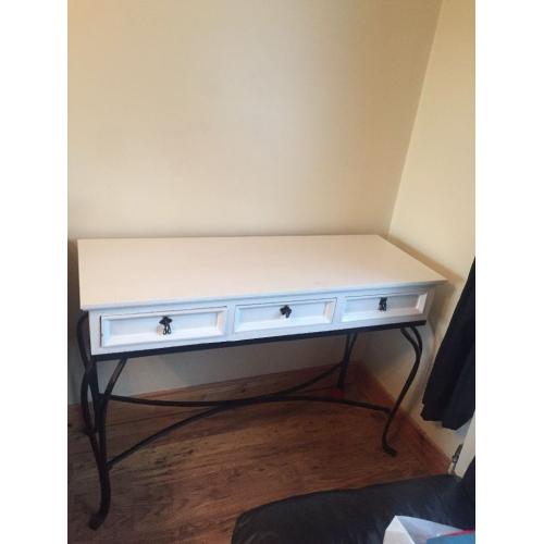 Sideboard table