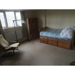 Large double room for single person in Southville, 7/8min walk to Cty.Ctr.