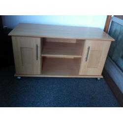 Unit/cabinet excellent con on casters