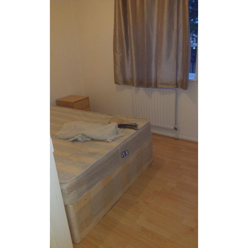 Room available for Single Professional or Student in Backton Canning Town Prince regent Stratford