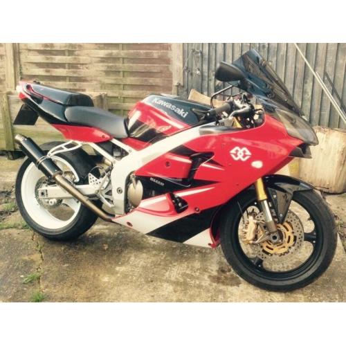 Kawasaki zx6r j1 with nice mods and low mileage
