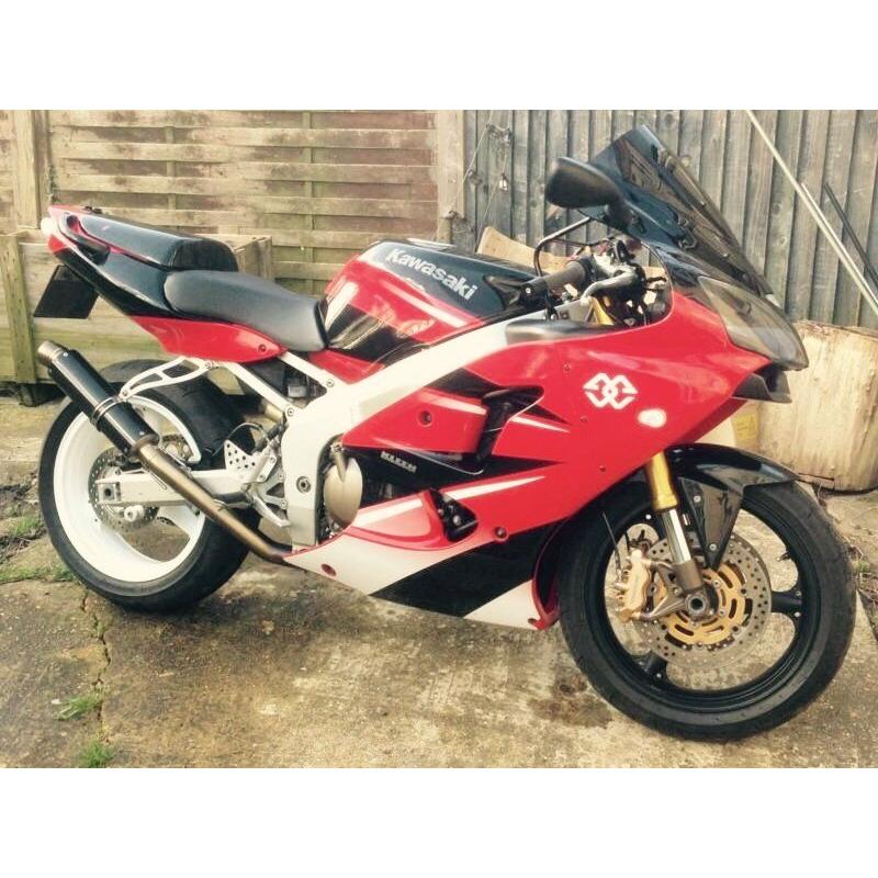 Kawasaki zx6r j1 with nice mods and low mileage